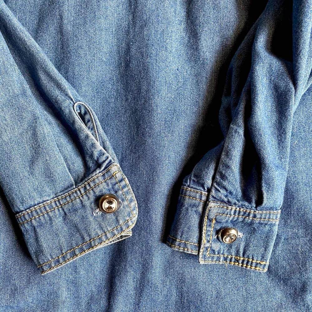 ⚜️Cache Studded & Rhinestone 80s Retro Jean Shirt - Picture 6 of 12